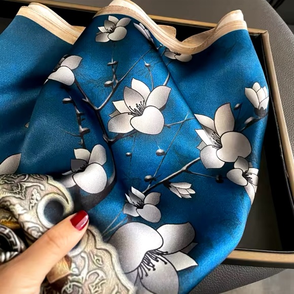 100% Pure Silk Satin Scarf High-Quality - Square Scarves. Bag Wrist/Scarf - Picture 5 of 6